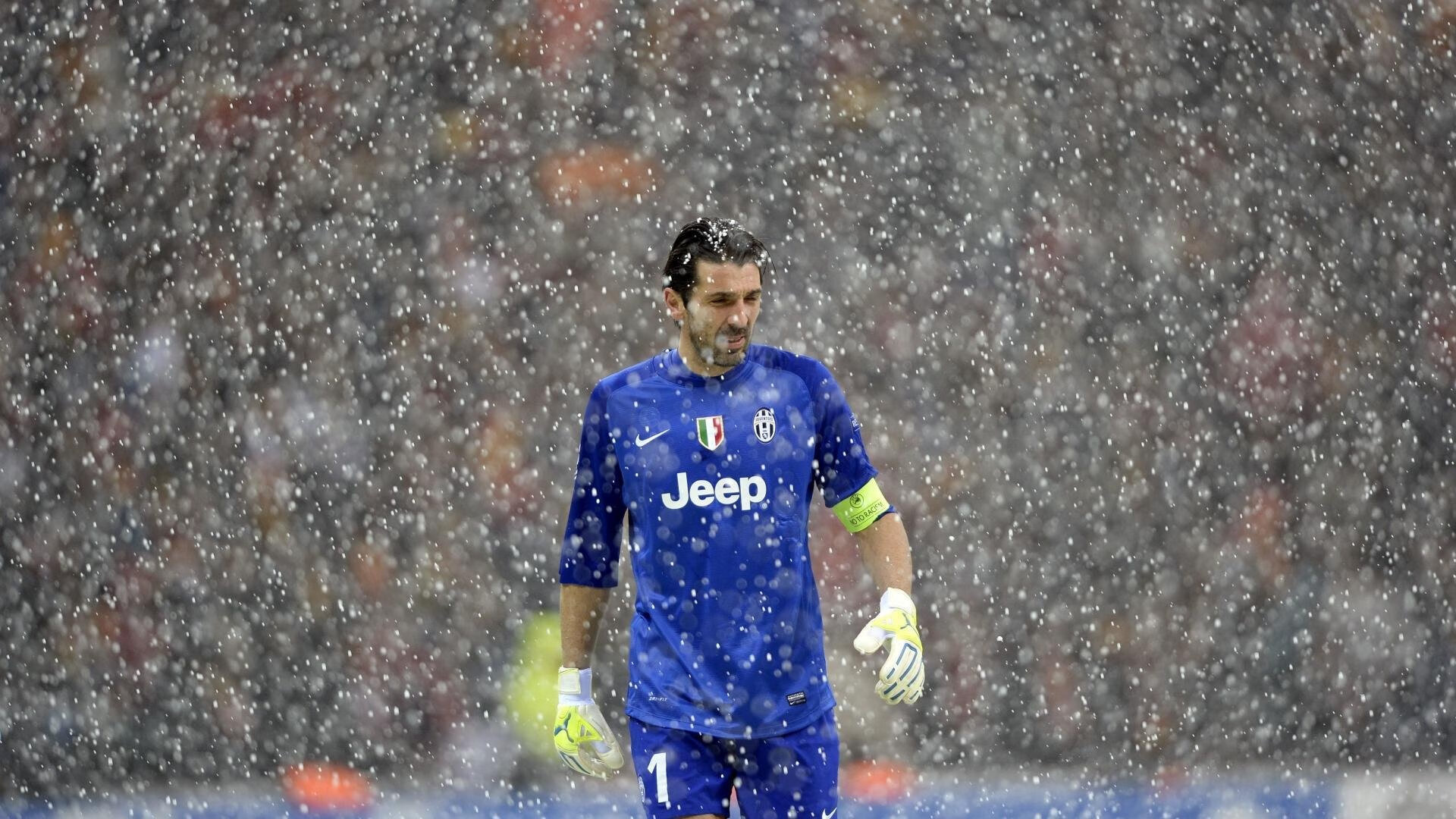 艾比·德尔福:全场高效的防守表现,令对方攻势屡屡受阻,艾德比尔送水案例