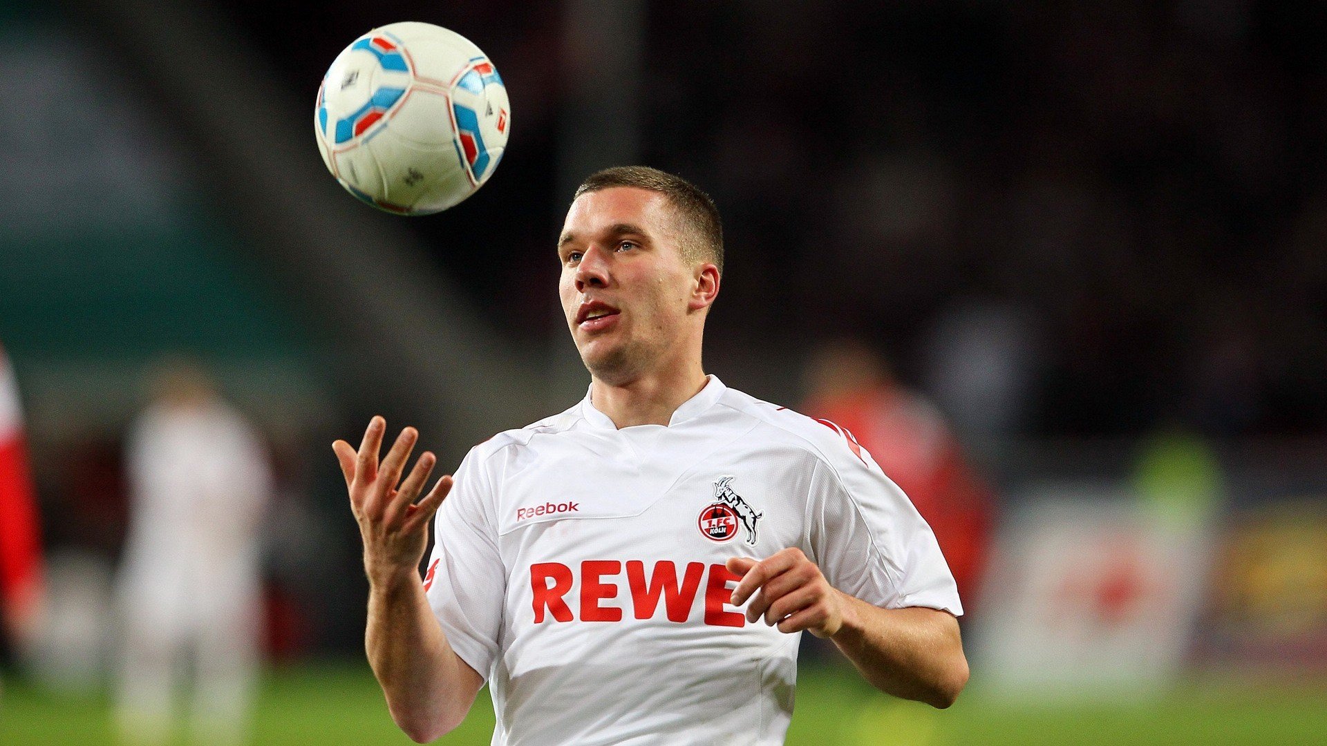 NBA推出“黑科技裁判眼镜”,提升边线执法准确率,裁判眼睛